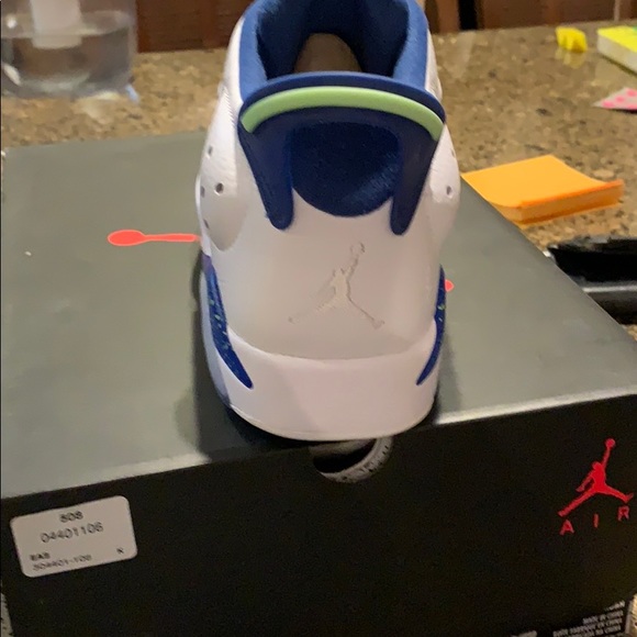 Men’s Jordan retro six low - Picture 2 of 6